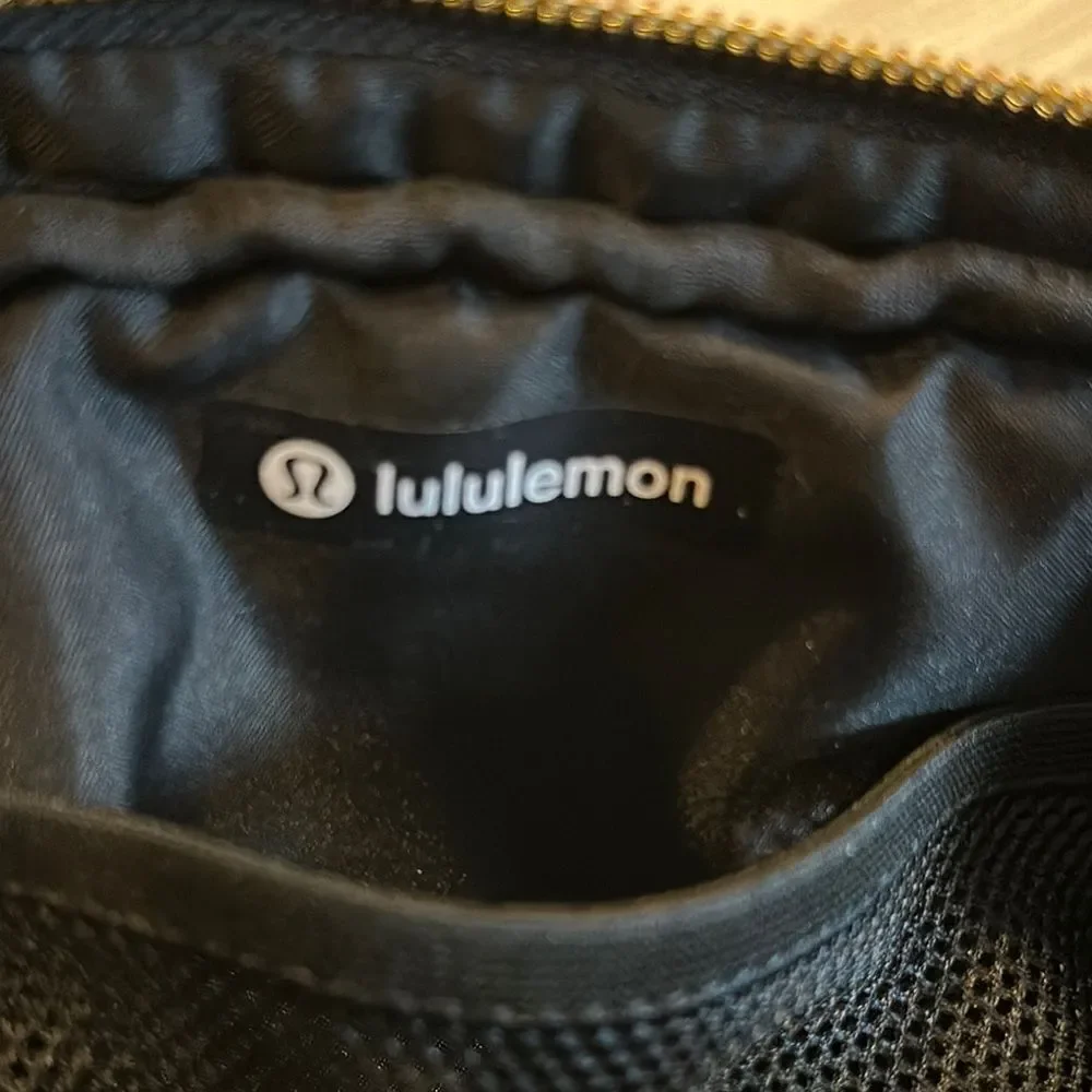 Lululemon Everywhere Fleece Belt Black & Silver Bag 1L